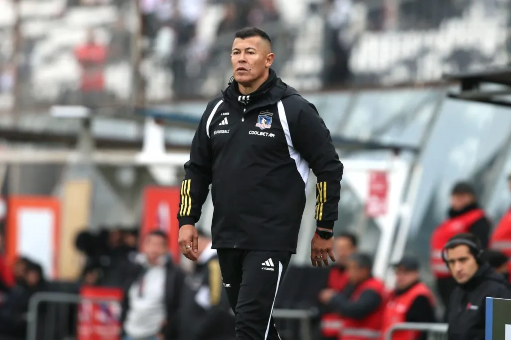 Jorge Almirón no se preocupa por la demora en la llegada de los refuerzos.