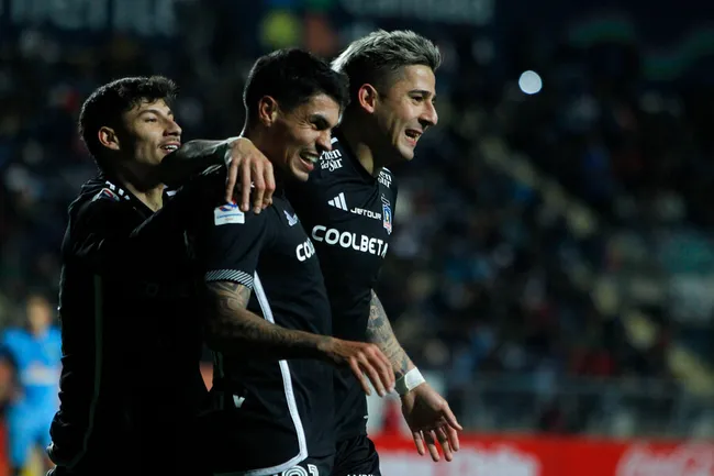 Colo Colo se verá las caras con Universitario en el Monumental. Imagen: Jorge Loyola/Photosport
