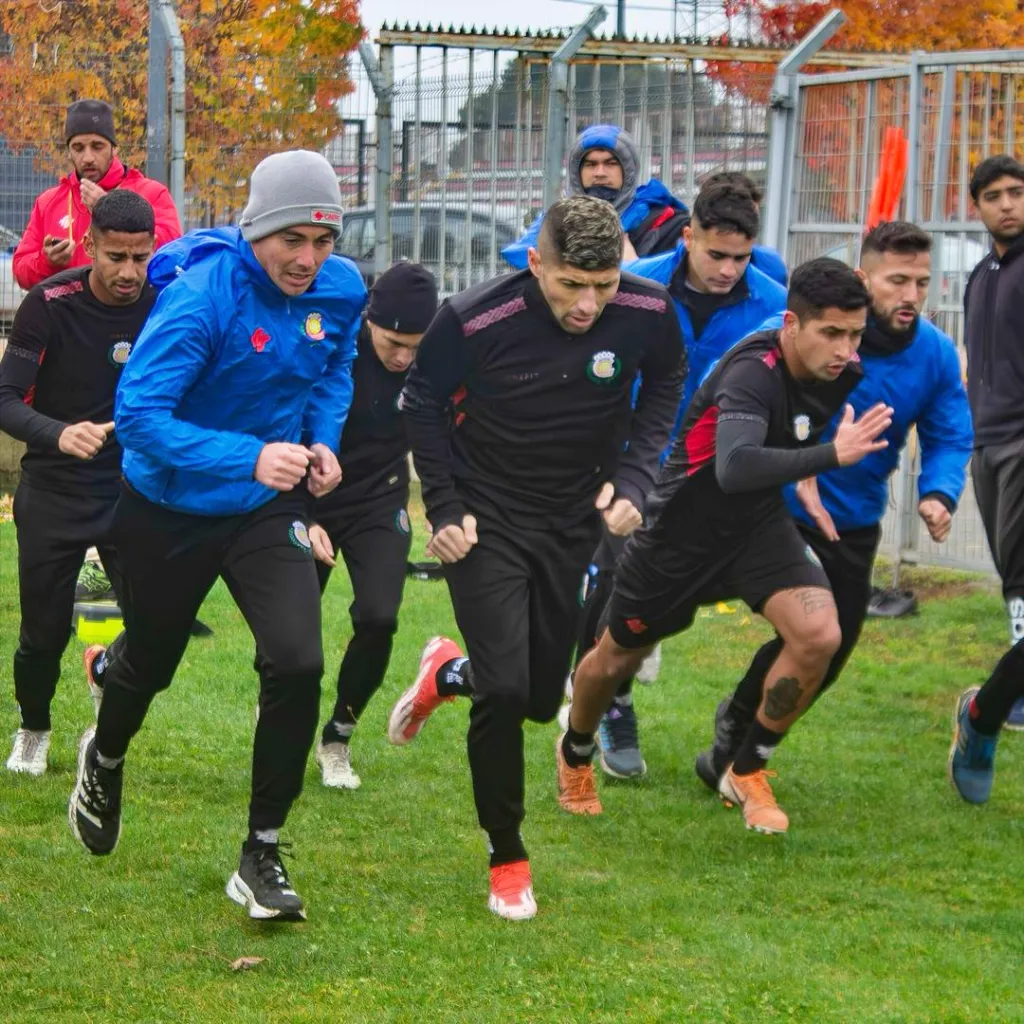 Jaime Valdés y Deportes Linares sufren en la Copa Chile.