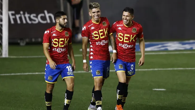Carlos Palacios defendiendo los colores de Unión Española.