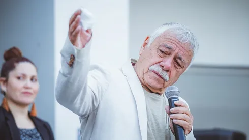 Carlos Caszely tendrá una calle que lleve su nombre en Santiago.