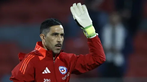 Claudio Bravo llama a la calma tras su lesión en la Roja.