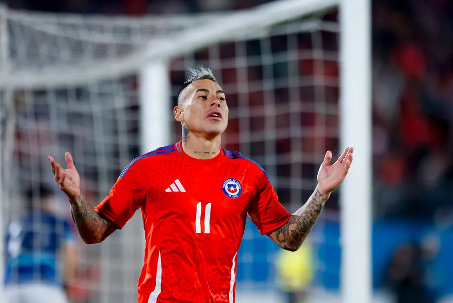 Eduardo Vargas volvió a marcar por la selección chilena. Imagen: Pepe Alvujar/Photosport