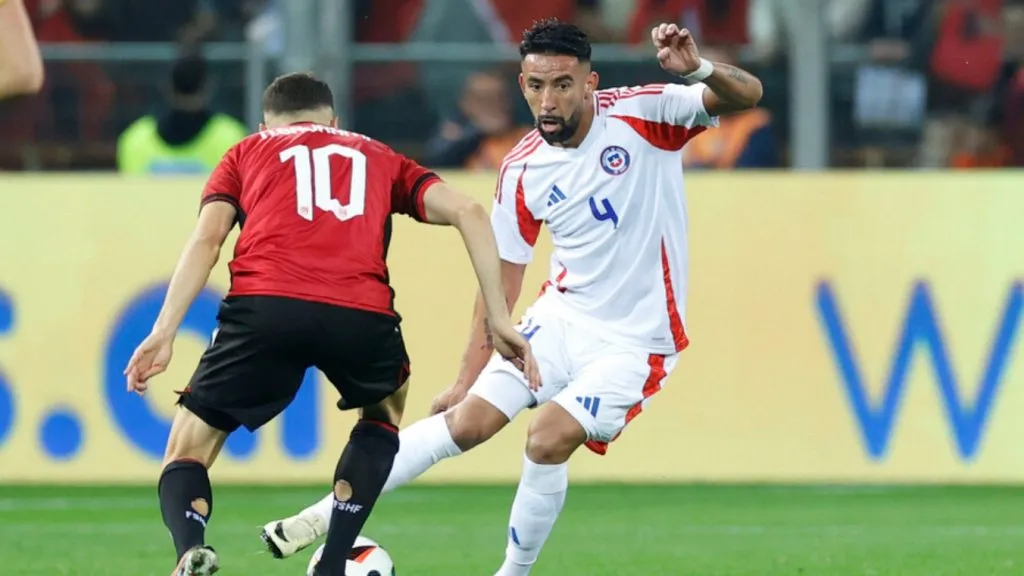 Con el tiempo en contra: el motivo que complica la llegada de Mauricio Isla a Colo Colo.