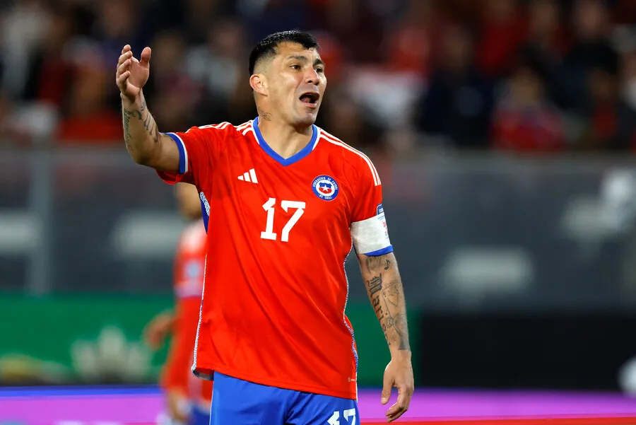 Gary Medel tendría un acuerdo de palabra con Boca Juniors. Imagen: Andres Pina/Photosport