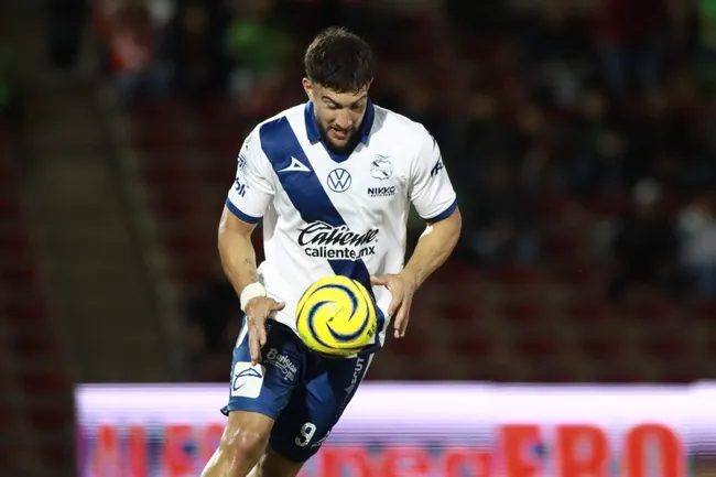 De acuerdo a información que entrega el periodista Coke Hevia, el nombre de Lucas Cavallini fue acercado a las oficinas del Estadio Monumental.