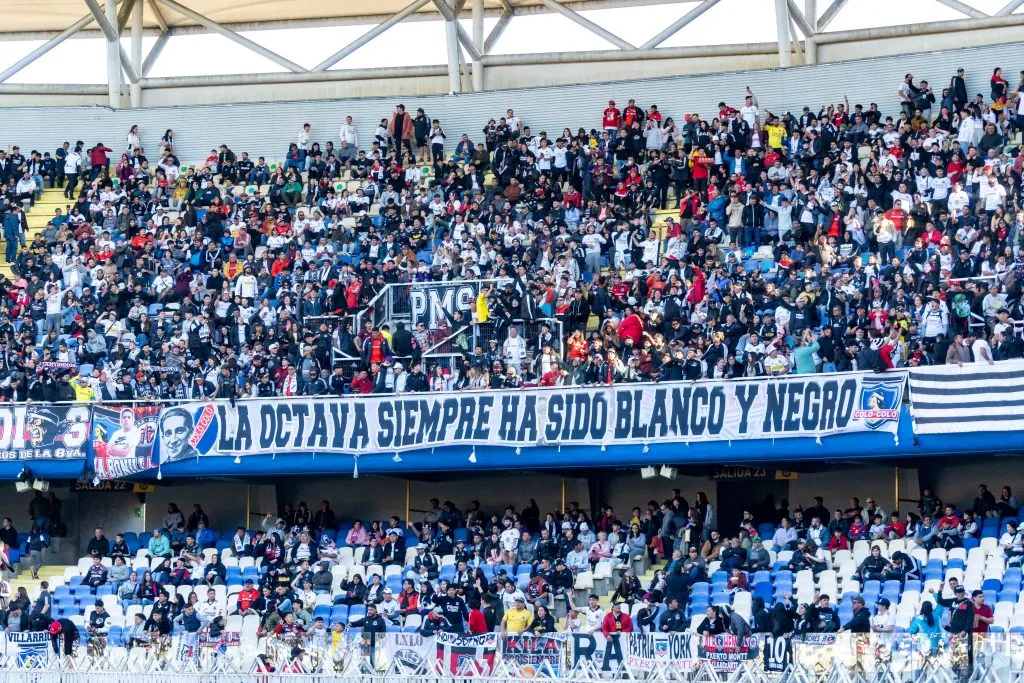 Los hinchas de Colo Colo presentes en Concepción. (Foto: Guillermo Salazar)