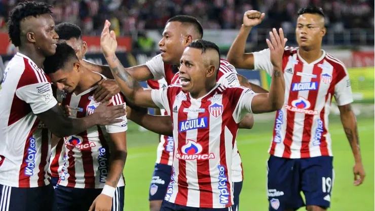 Junior amenaza a Colo Colo buscando la contratación de un chileno que brilla en el extranjero