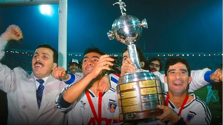 Jaime Pizarro levanta la Copa Libertadores en el año 1991