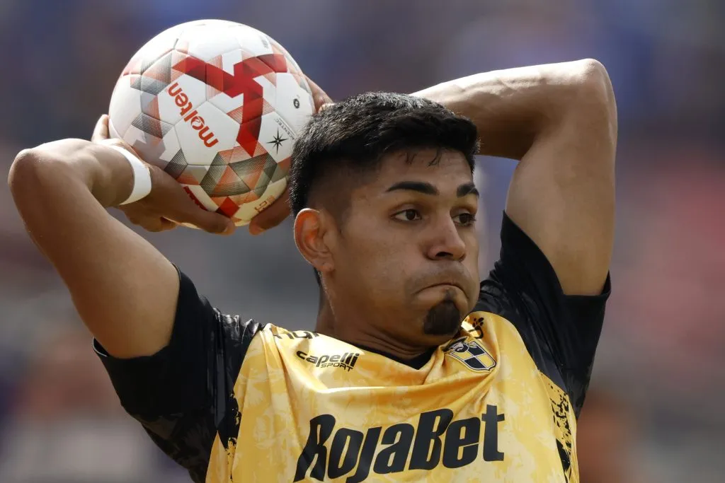 Dylan Escobar aparece en la carpeta de Colo Colo