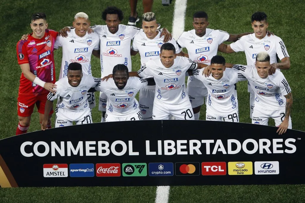 Junior de Barranquilla finalizó en el primer lugar del Grupo D, por delante de Botafogo, Liga Deportiva Universitaria de Quito y Universitario de Perú.