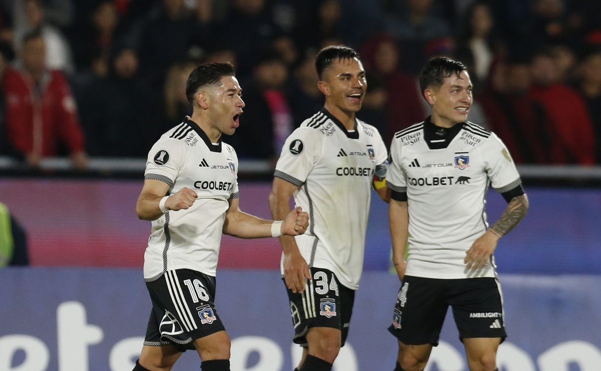 Reunión clave en Colo Colo para definir refuerzos y renovaciones