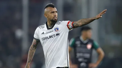 Arturo Vidal con la camiseta de Colo Colo