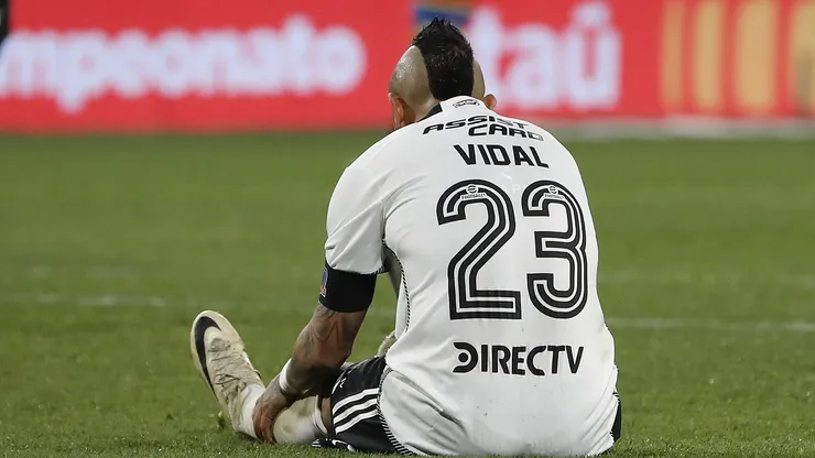 Arturo Vidal estará largas semanas fuera de las canchas en Colo Colo.