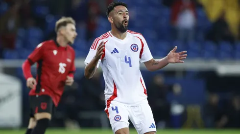 Mauricio Isla sigue en pie como opción en Colo Colo.