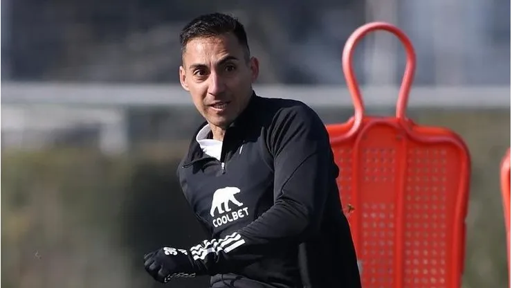 En Colo Colo entregan plazos para la vuelta de Javier Correa.