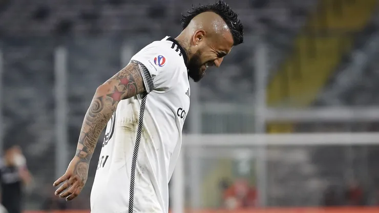 Arturo Vidal salió lesionado en Colo Colo.