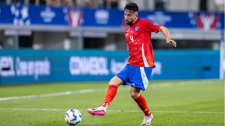 Mauricio Isla hace las paces con Aníbal Mosa y Colo Colo respira.