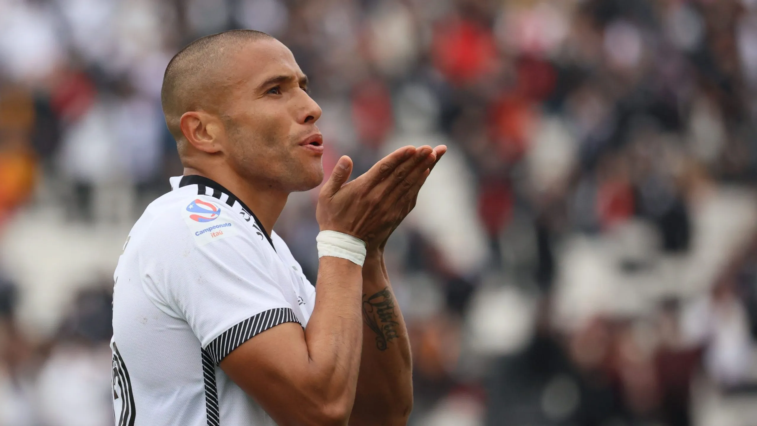 Leandro Benegas se despide de Colo Colo. (Foto: Photosport)