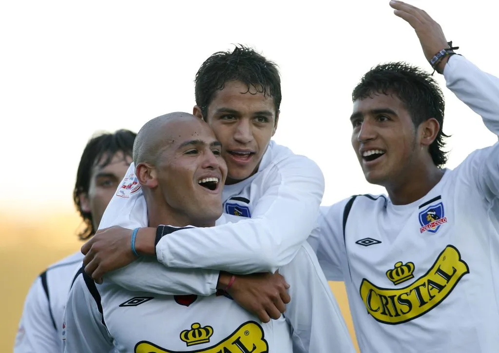 Arturo Vidal visitando a Puerto Montt con Colo Colo el 2006. (Foto: Photosport)