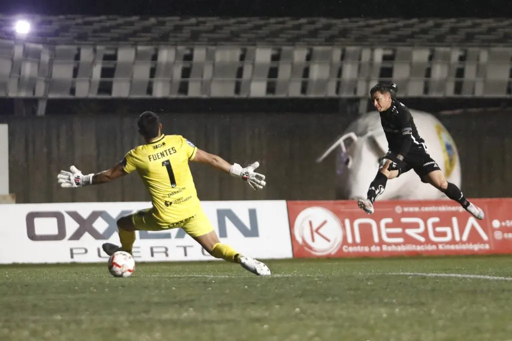 Cristián Zavala anotó el triunfo de Colo Colo en su visita a Puerto Montt. (Foto: Photosport)