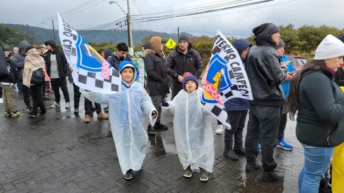 Hinchas de todo el sur y todas las edades apoyan al Cacique en Puerto Montt