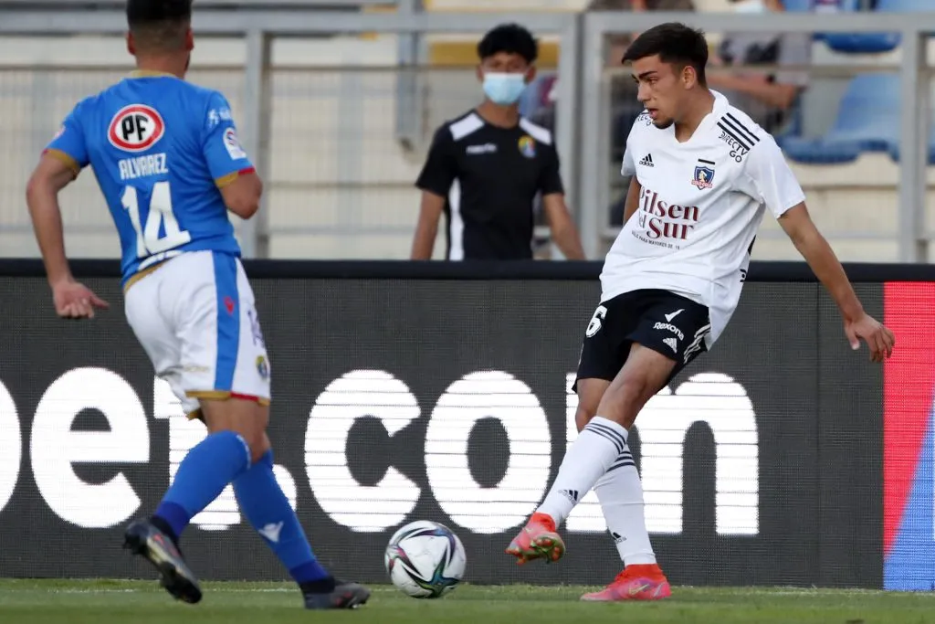Nicolás Suárez debutó con 16 años en Primera División en 2021, ante Audax Italiano | Foto: Photosport