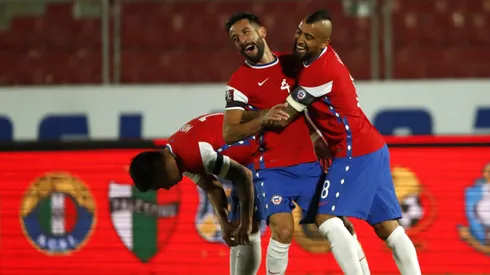 Mauricio Isla se acerca a Colo Colo. | Imagen: Photosport.