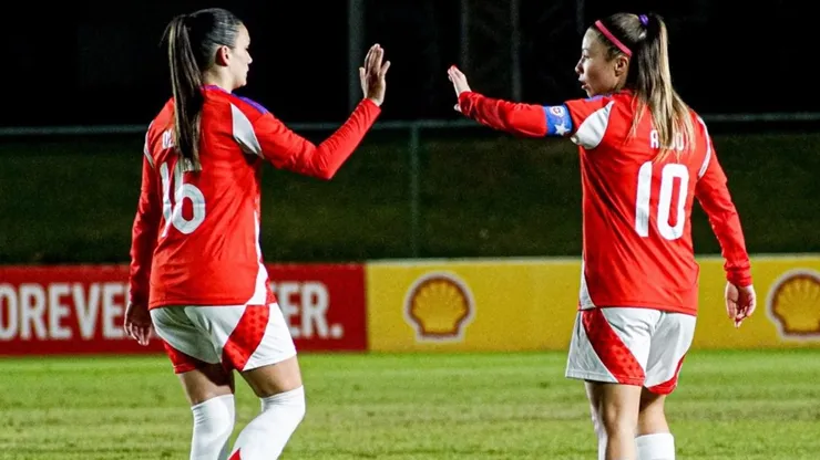 Colo Colo en lo más alto: Yanara Aedo convierte en el Chile vs Paraguay.