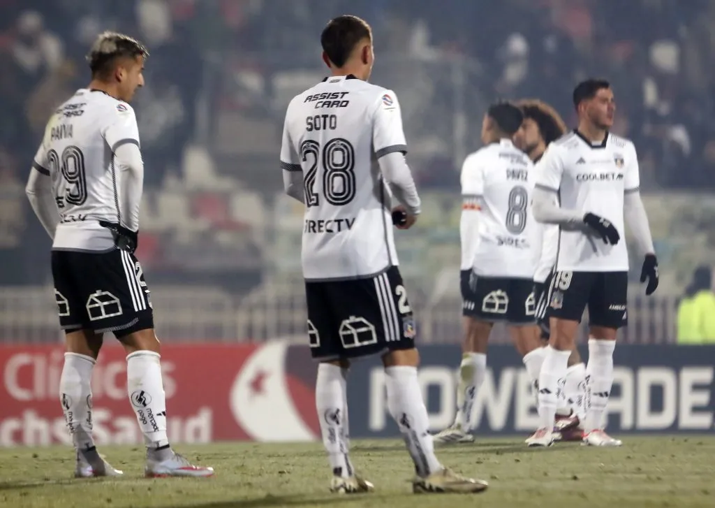 Colo Colo sufrió inesperado empate con Deportes Santa Cruz. (Foto: Photosport)