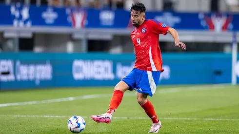 Mauricio Isla se acerca a Colo Colo.| Imagen: Imago.