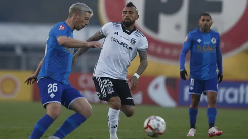 Colo Colo recibe a Deportes Santa Cruz.