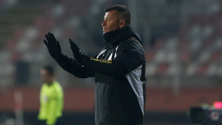 El lamento de Almirón tras el empate ante Santa Cruz