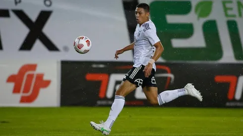 Nicolás Garrido en su único partido jugado por Colo Colo.