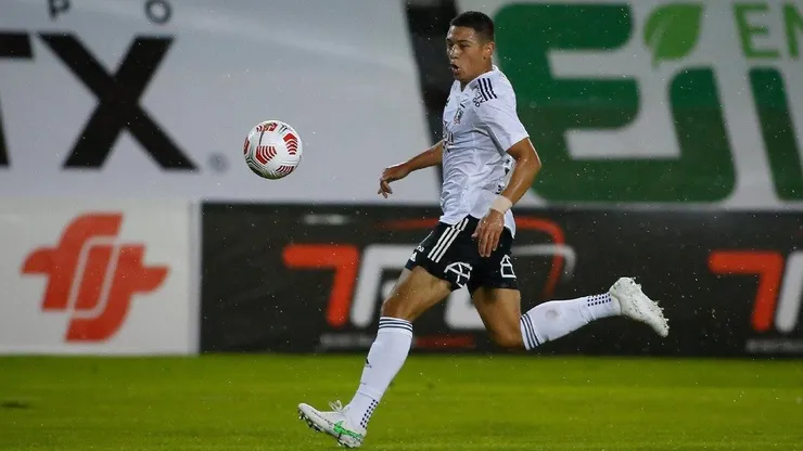 Nicolás Garrido en su único partido jugado por Colo Colo.