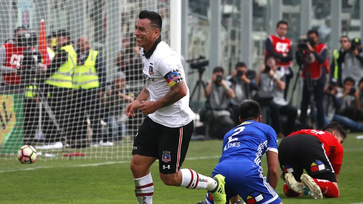 Esteban Paredes le pegó a Universidad de Chile