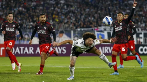 Claudio Bravo aleona a Colo Colo para enfrentar a River Plate en Copa Libertadores 2024.
