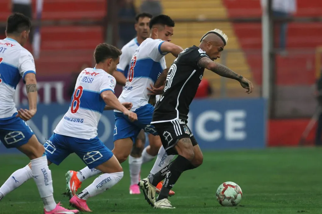 Colo Colo vs Universidad Católica en la primera rueda del Campeonato Nacional. (Foto: Photosport)