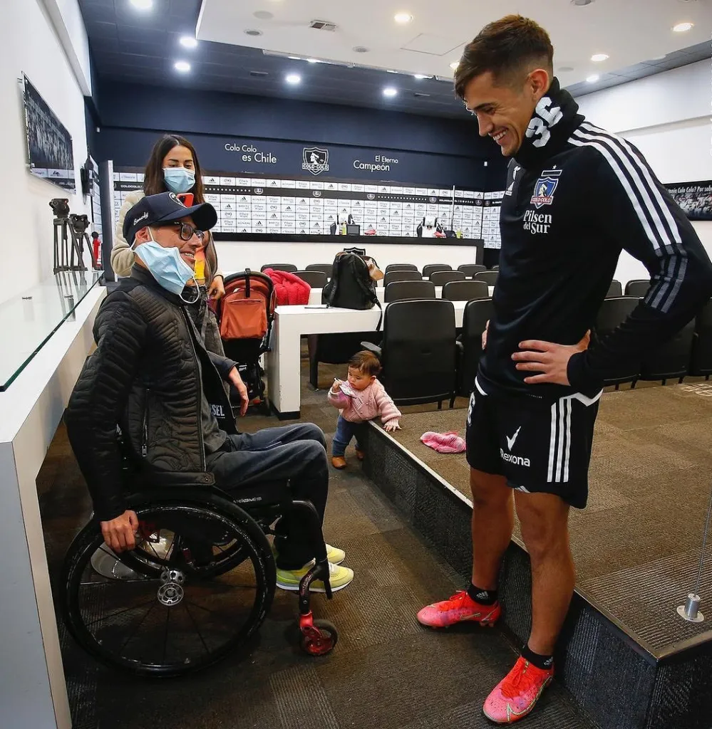 Alberto Abarza junto a Pablo Solari tras ser triple medallista en Tokio 2020.