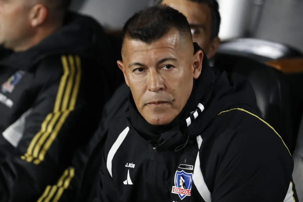 Jorge Almirón se refirió a la situación de Villagra y Riquelme en Colo Colo | Foto: Photosport