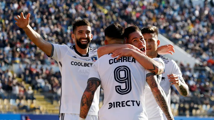 Los jugadores de Colo Colo festejan el triunfo por 1-0 ante Everton por la fecha 21 del Campeonato Nacional 2024. Su cuarta victoria al hilo.