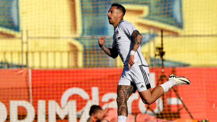 Javier Correa viene de anotar su primer gol en Colo Colo en la victoria por 1-0 ante Everton por la fecha 21 del Campeonato Nacional 2024.