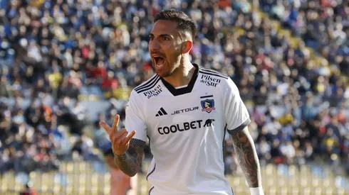 Hinchas de Colo Colo se rinden ante Javier Correa tras su partidazo ante Everton.