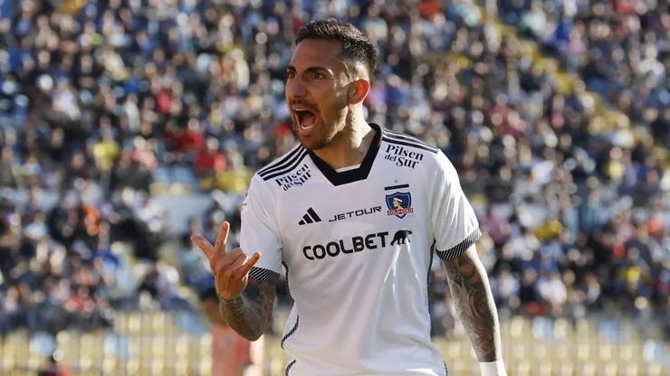 Hinchas de Colo Colo se rinden ante Javier Correa tras su partidazo ante Everton.