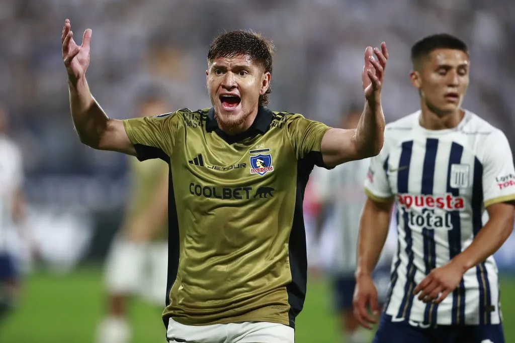 Leonardo Gil es uno de los que más habló en el camarín previo al triunfo ante Junior