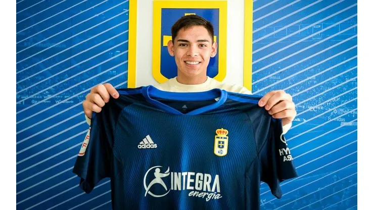 Joan Cruz con su nueva camiseta.