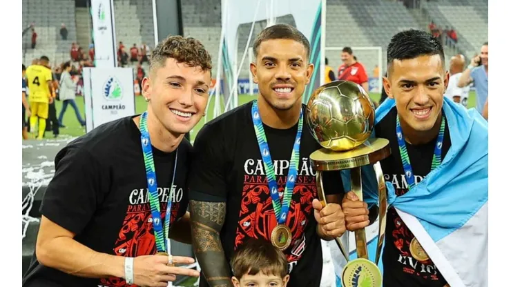 Luciano Arriagada levanta su primer título en Brasil.
