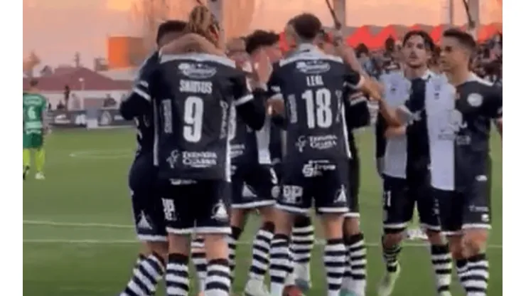 ¡Video! Christian Santos se viste de héroe en el fútbol español.