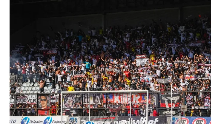 CSD Colo Colo va con ayuda económica para becas deportivas.