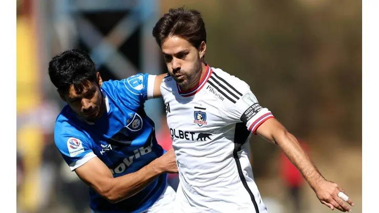 Colo Colo salió con un brazalete en honor a Arturo Jáuregui.